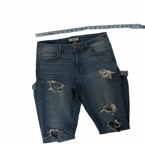 REFUGE Light Wash & Factory Distressed. Size 8 - Picture 6 of 7